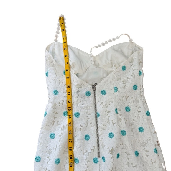 Saylor Calibria Daisy Embroidered Midi Dress in White EUC - Picture 9 of 10